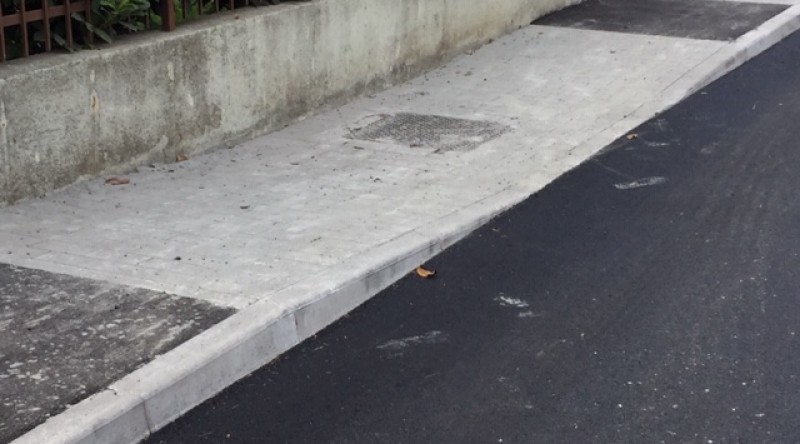 Rifacimento marciapiedi, asfaltatura ed abbattimento barriere architettoniche via della repubblica (10 foto)